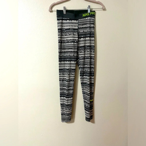 Nike Pro Dri-Fit ultra Warm training Gray White 8-Bit Leggings Women size Small - Picture 1 of 8